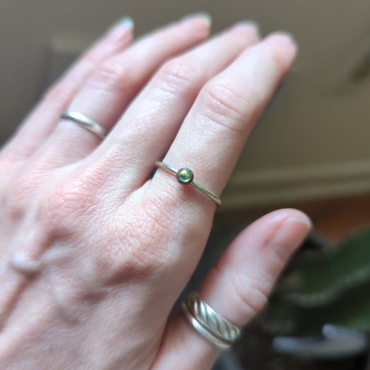 4mm Vintage Green Aura Glass Mixed Metal Copper and Sterling Silver Ring - size 8.5