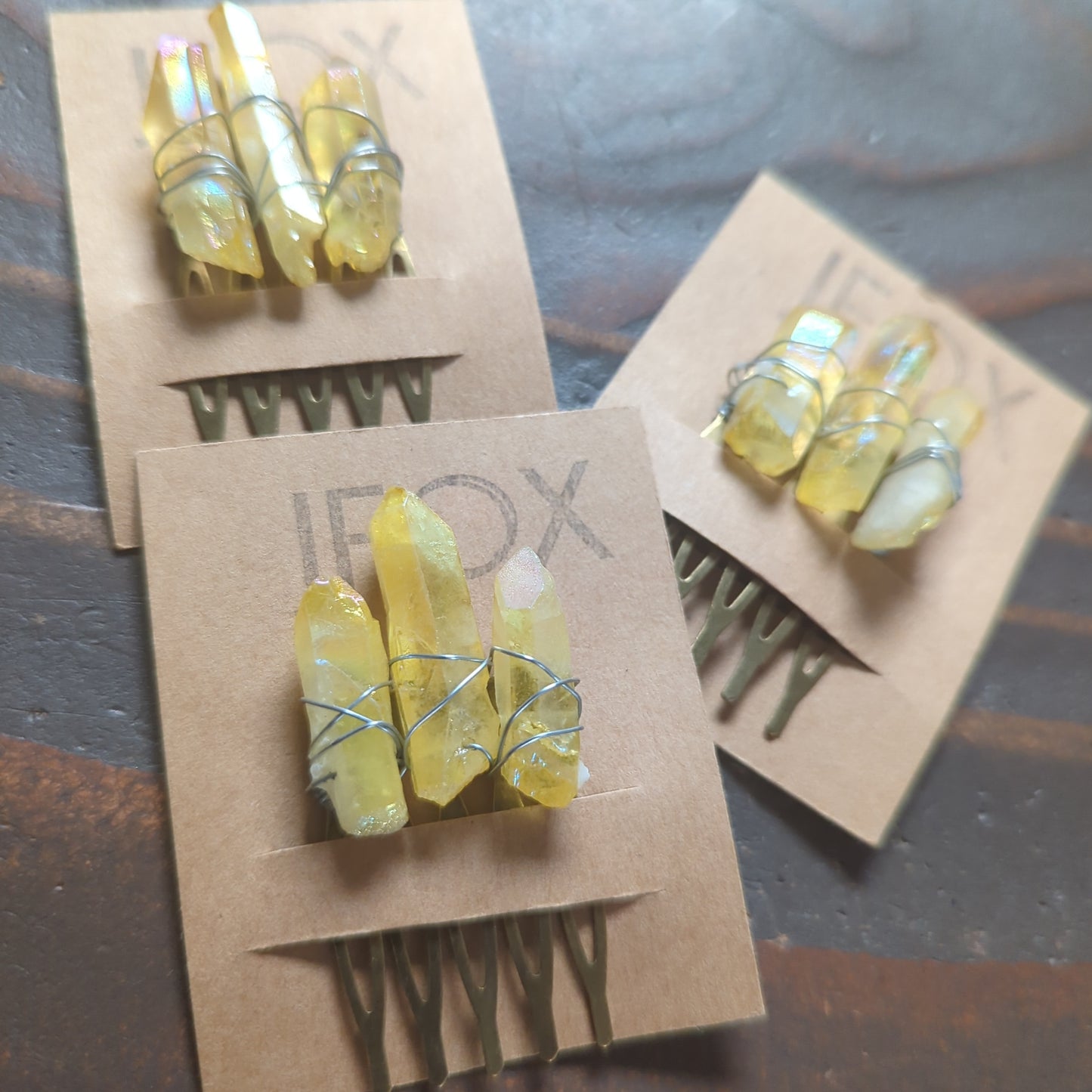 Peineta pequeña de cristal de cuarzo amarillo