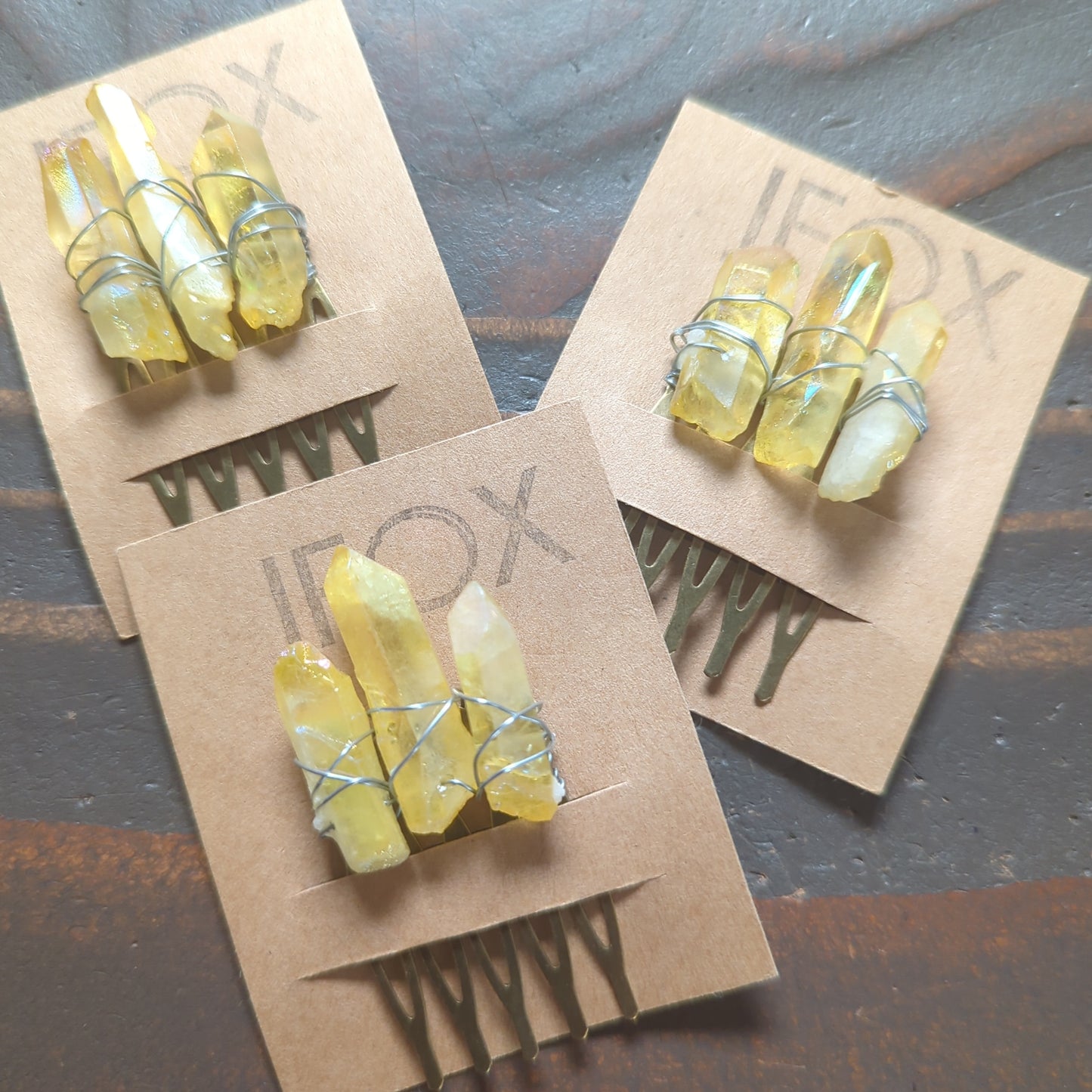 Peineta pequeña de cristal de cuarzo amarillo