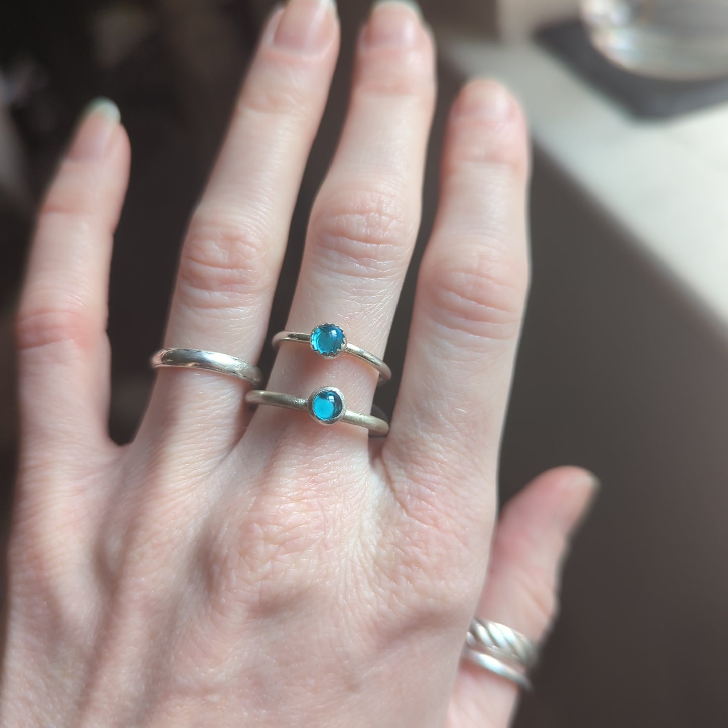 Anillo apilable de plata de vidrio azul vintage de 5 mm (varios tamaños disponibles) MTO