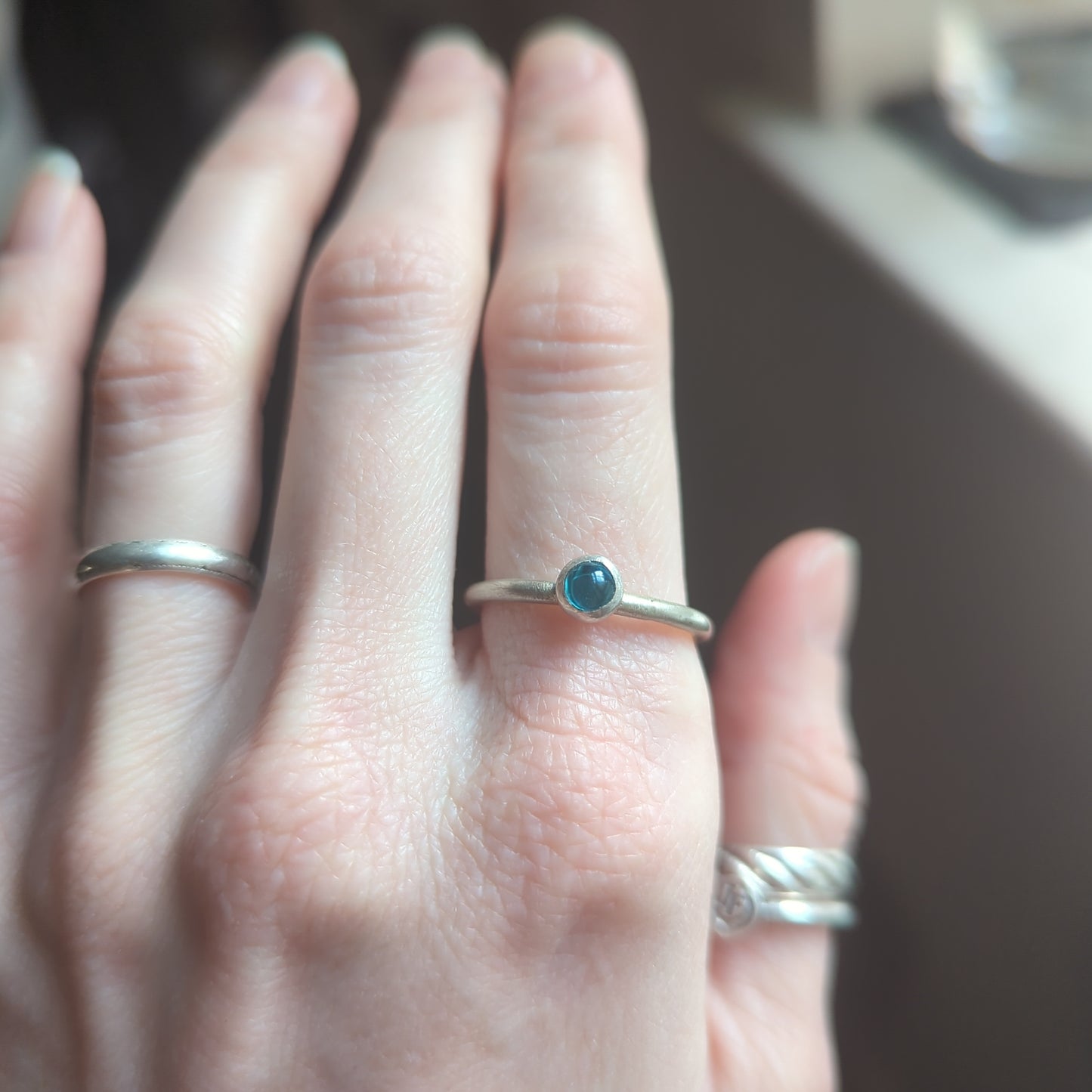 Anillo apilable de plata de vidrio azul vintage de 5 mm (varios tamaños disponibles) MTO