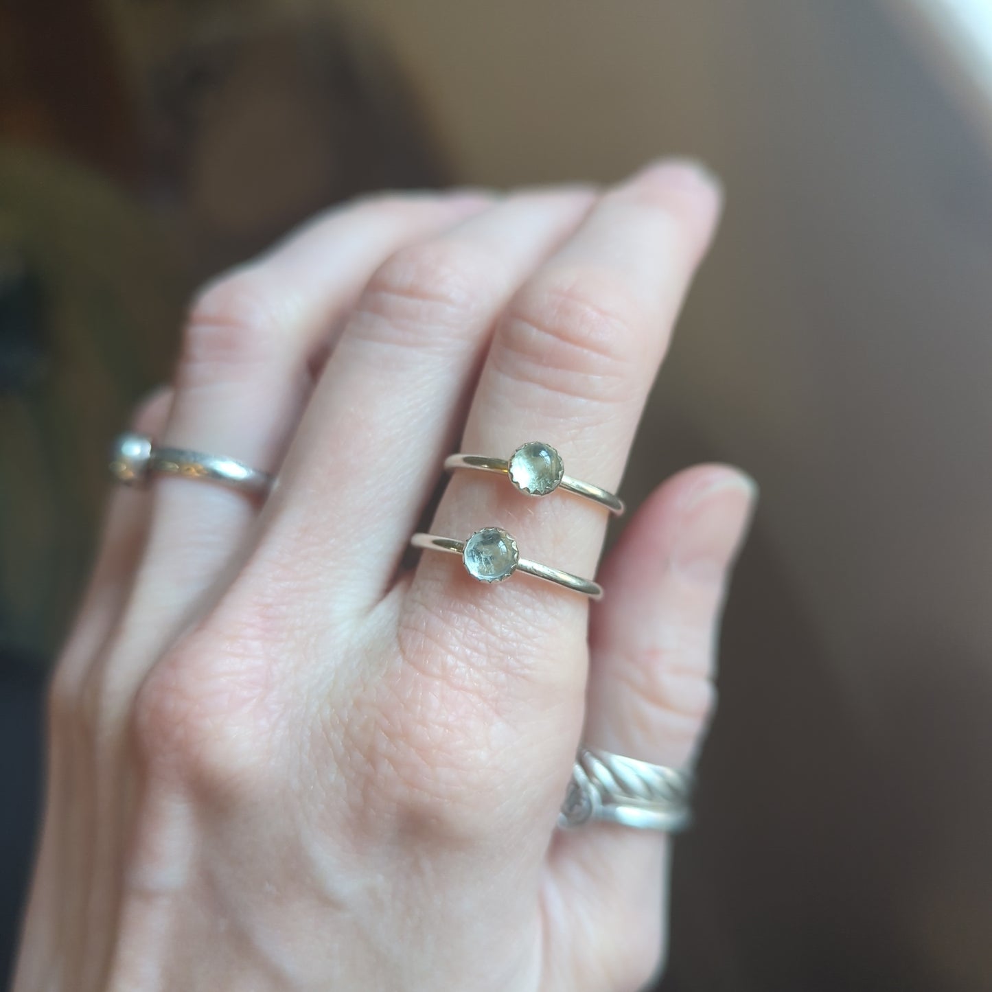 Anillos apilables de plata con aguamarina clara de 5 mm (varios tamaños disponibles) MTO