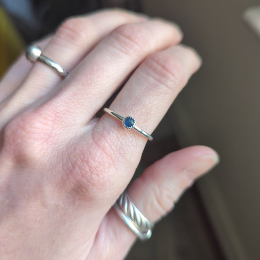 4mm Blue Kyanite Sterling Silver Ring - Size 7.5