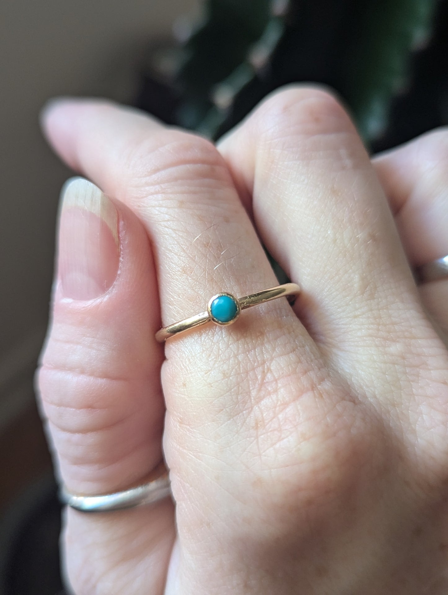 Anillo apilador turquesa de 4 mm y 14 kGF (MTO): disponible en varios tamaños