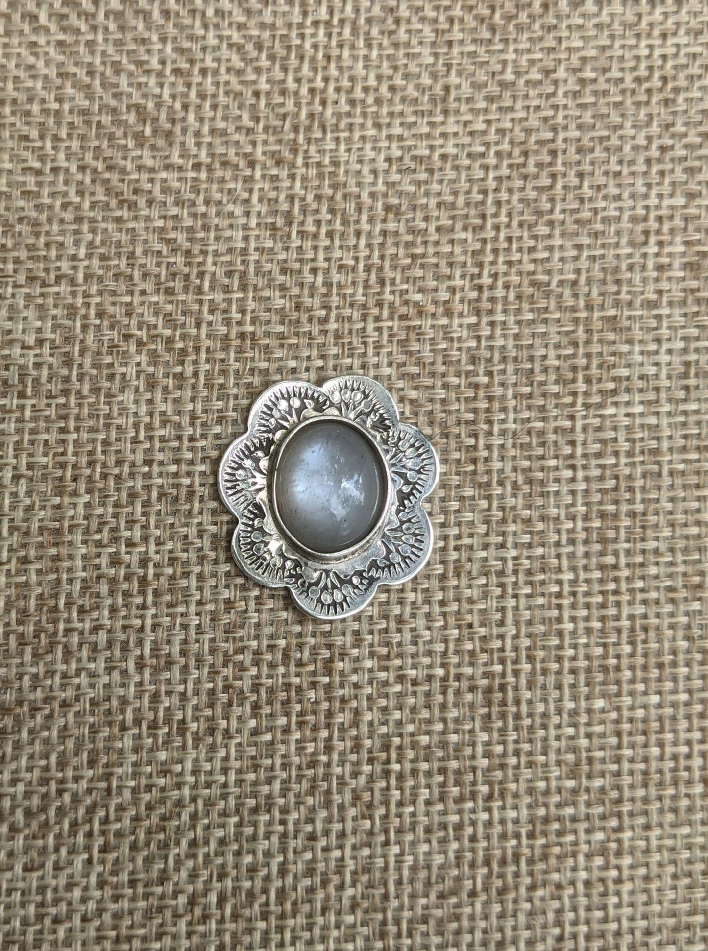 Colgante de flor de piedra lunar gris (MTO)