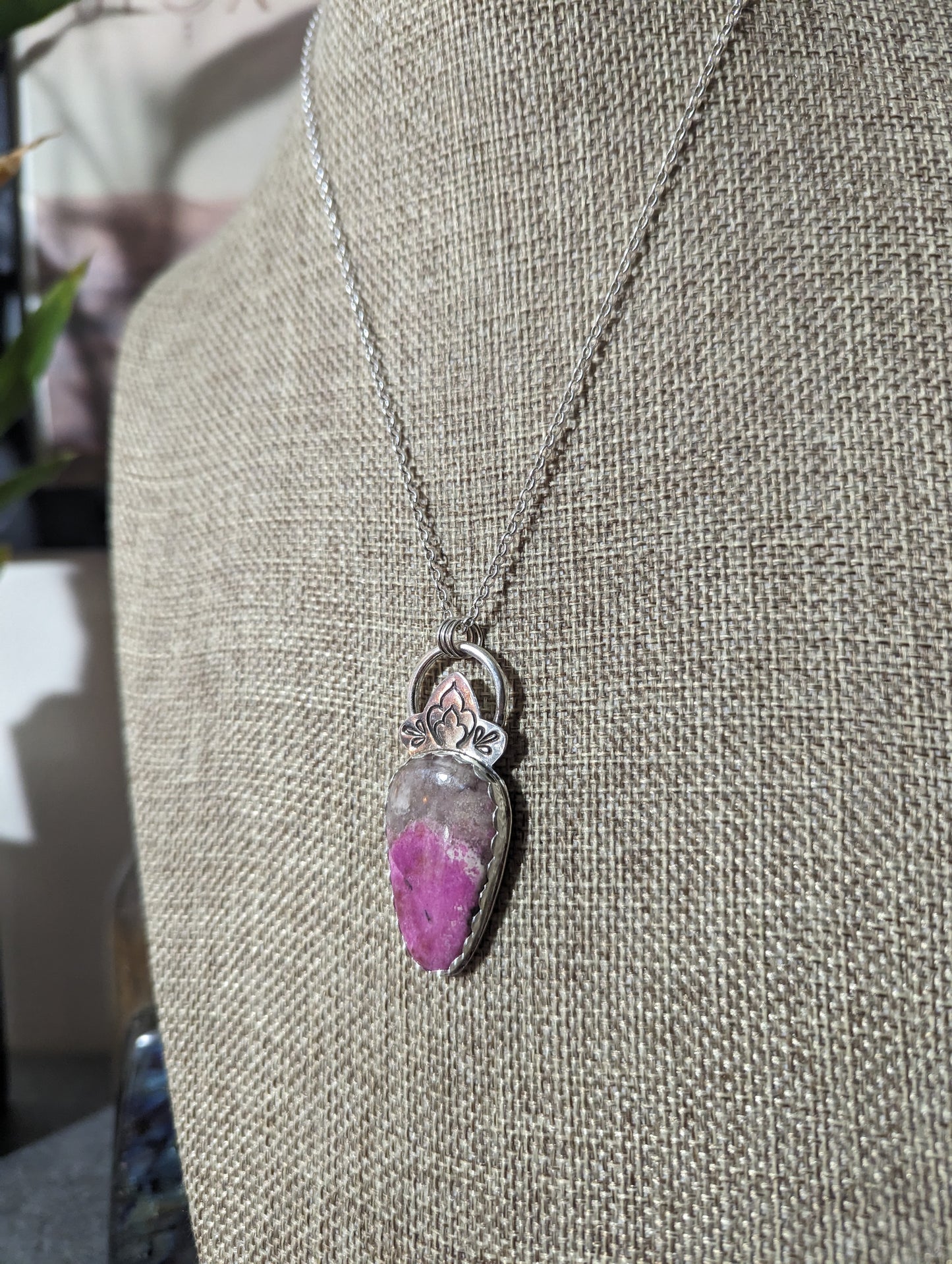 Cobalto Calcite Stamped Sterling Silver Necklace