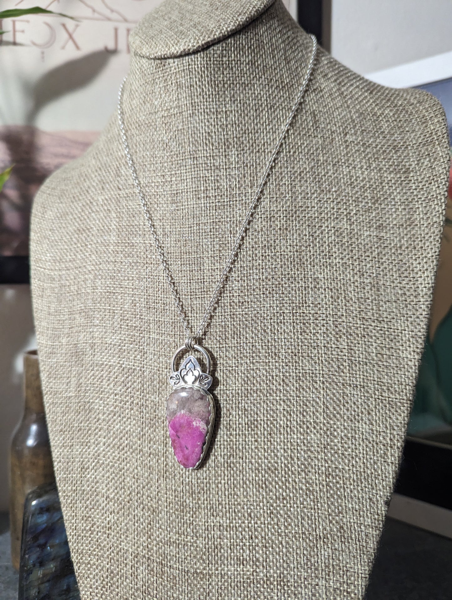 Cobalto Calcite Stamped Sterling Silver Necklace
