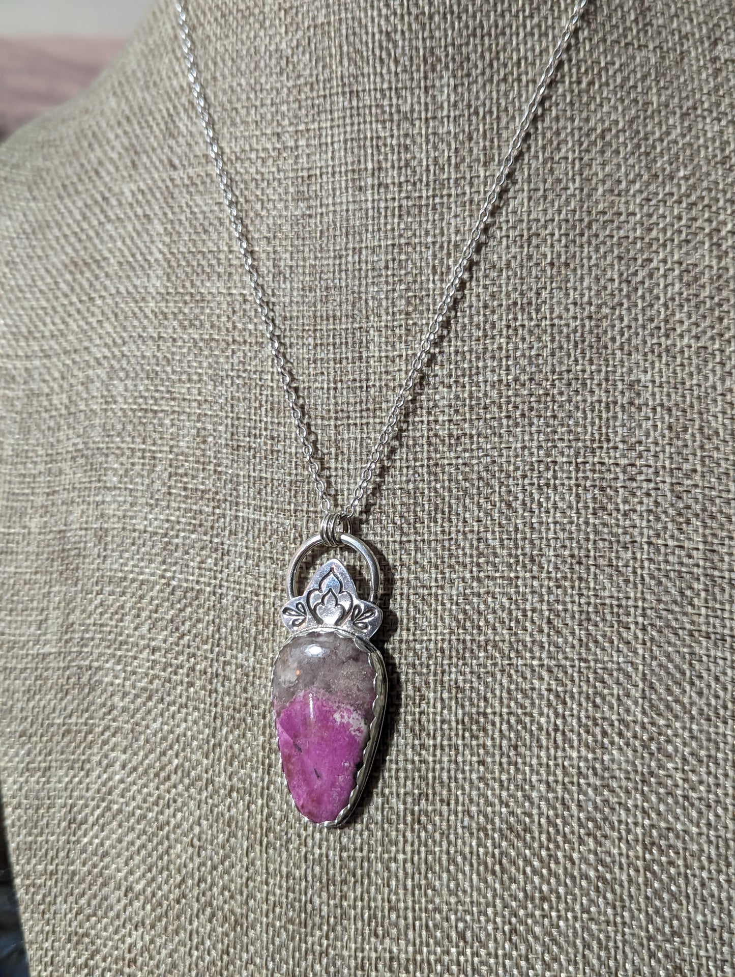 Cobalto Calcite Stamped Sterling Silver Necklace