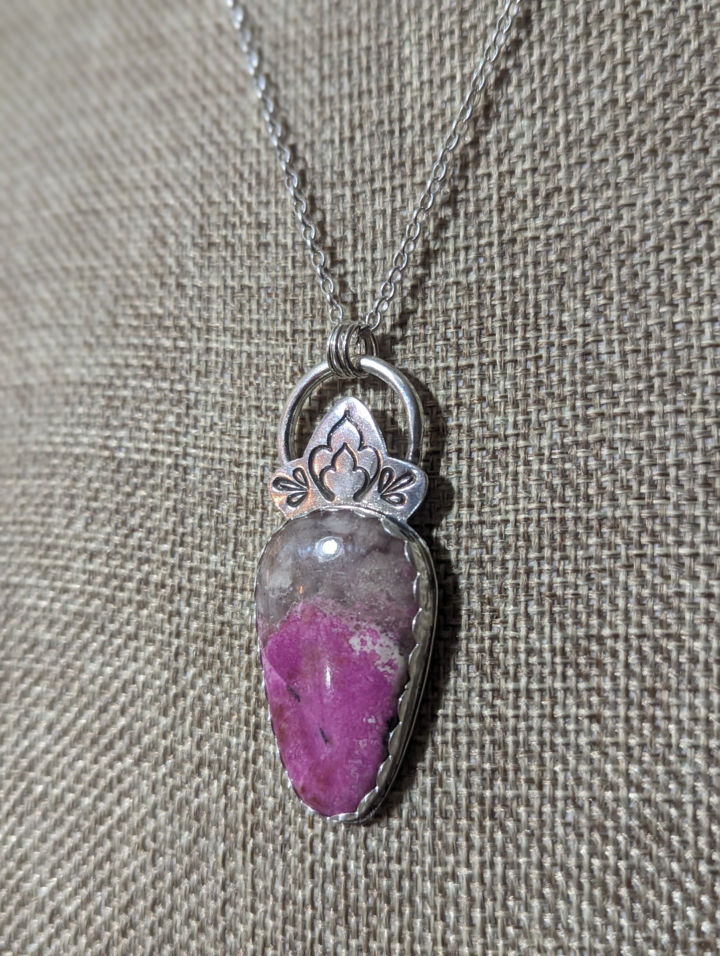 Cobalto Calcite Stamped Sterling Silver Necklace