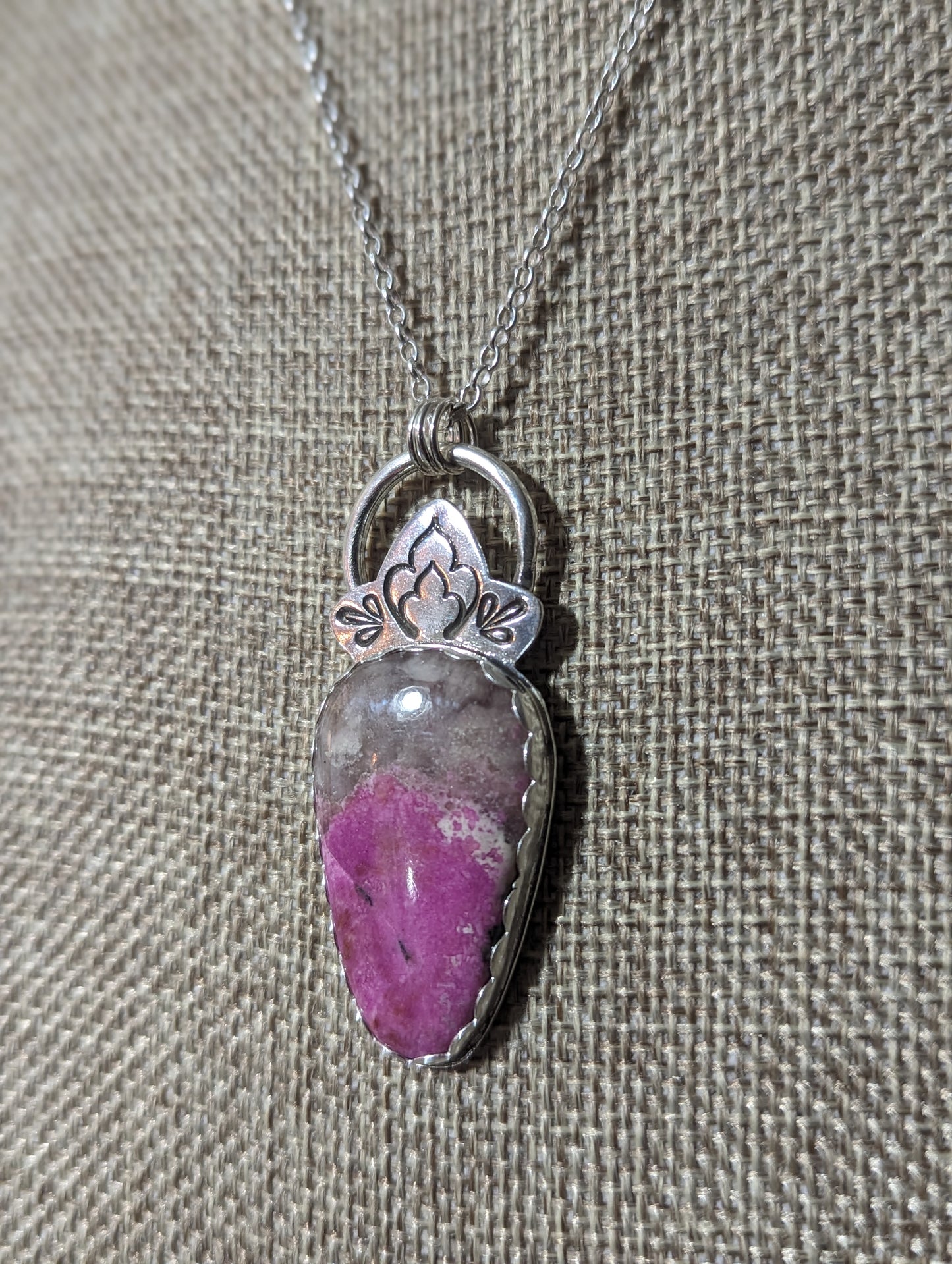 Cobalto Calcite Stamped Sterling Silver Necklace