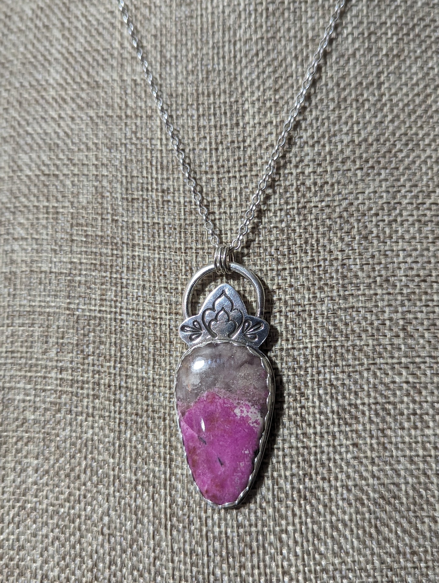 Cobalto Calcite Stamped Sterling Silver Necklace