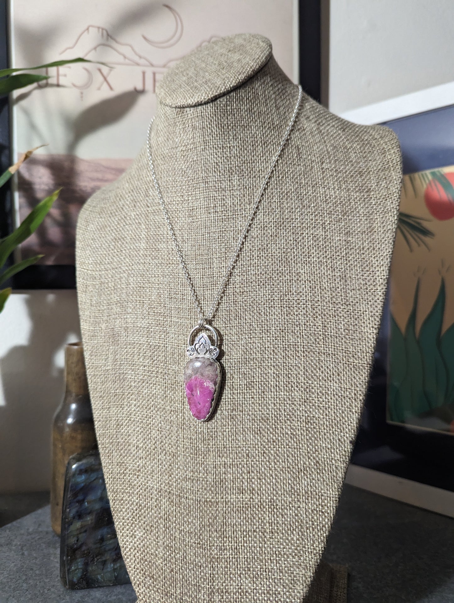 Cobalto Calcite Stamped Sterling Silver Necklace