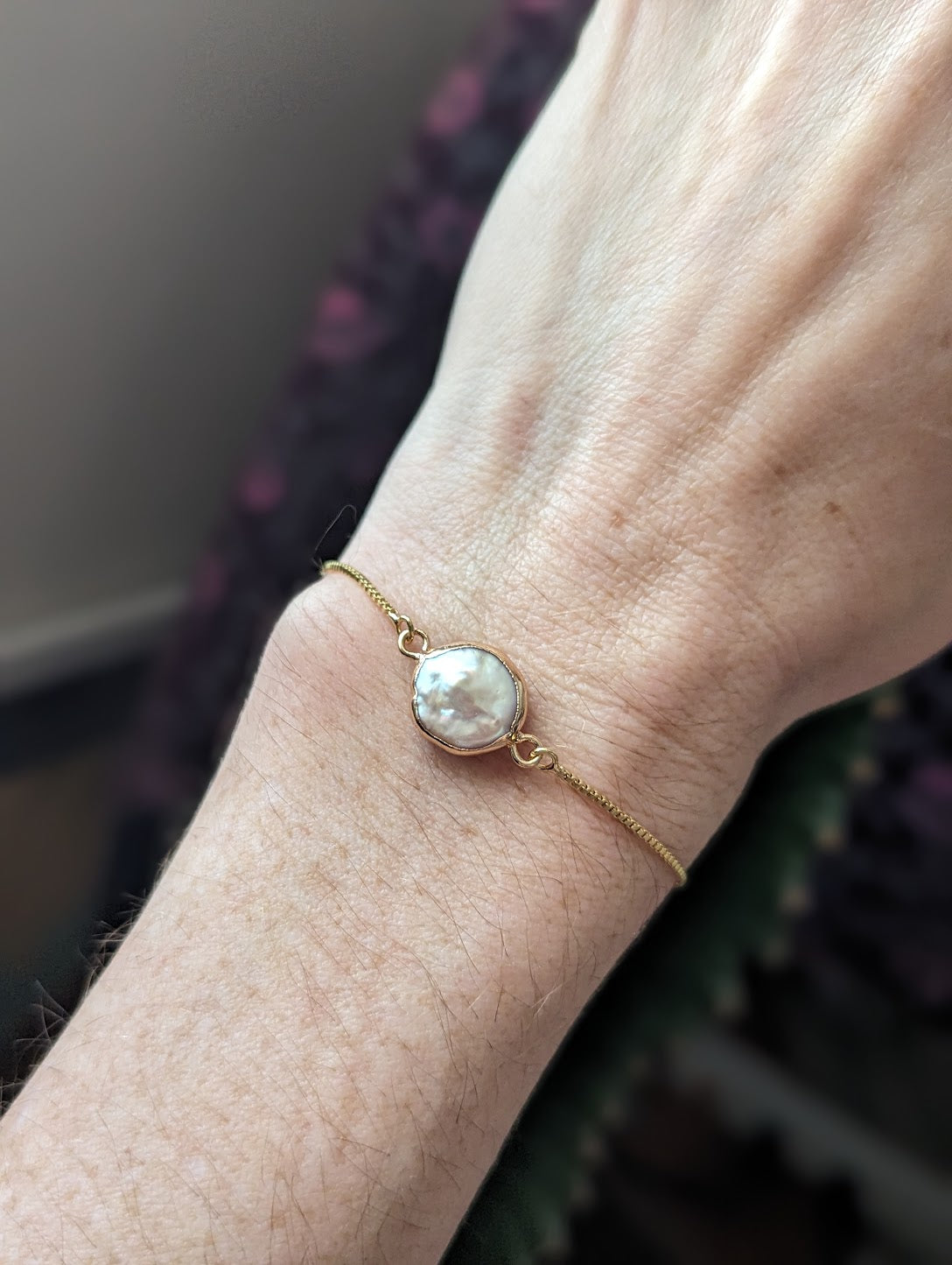 Pulsera deslizante de oro con perla de agua dulce rosa