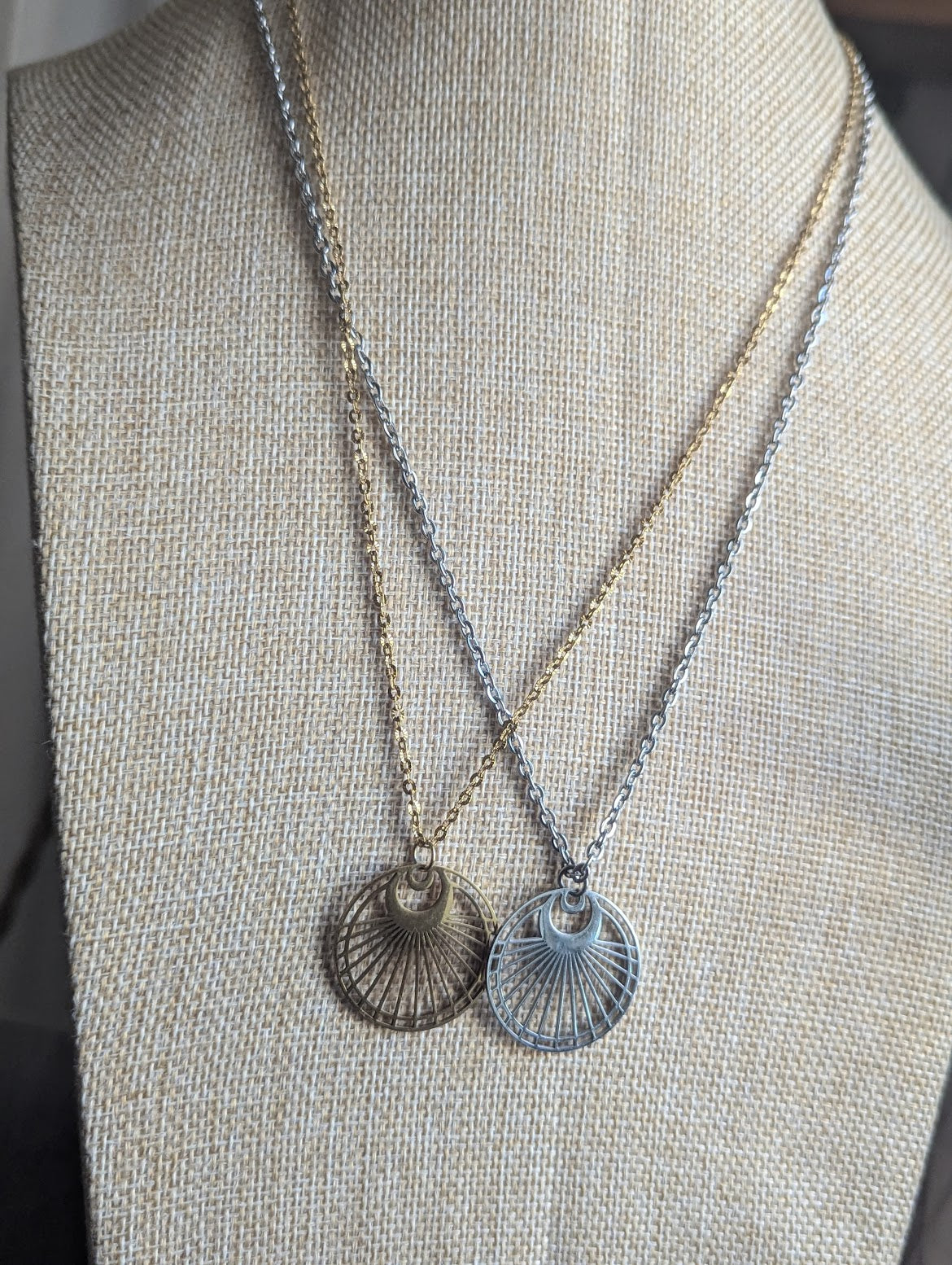 Collar de acero inoxidable Moonrays (oro o plata)