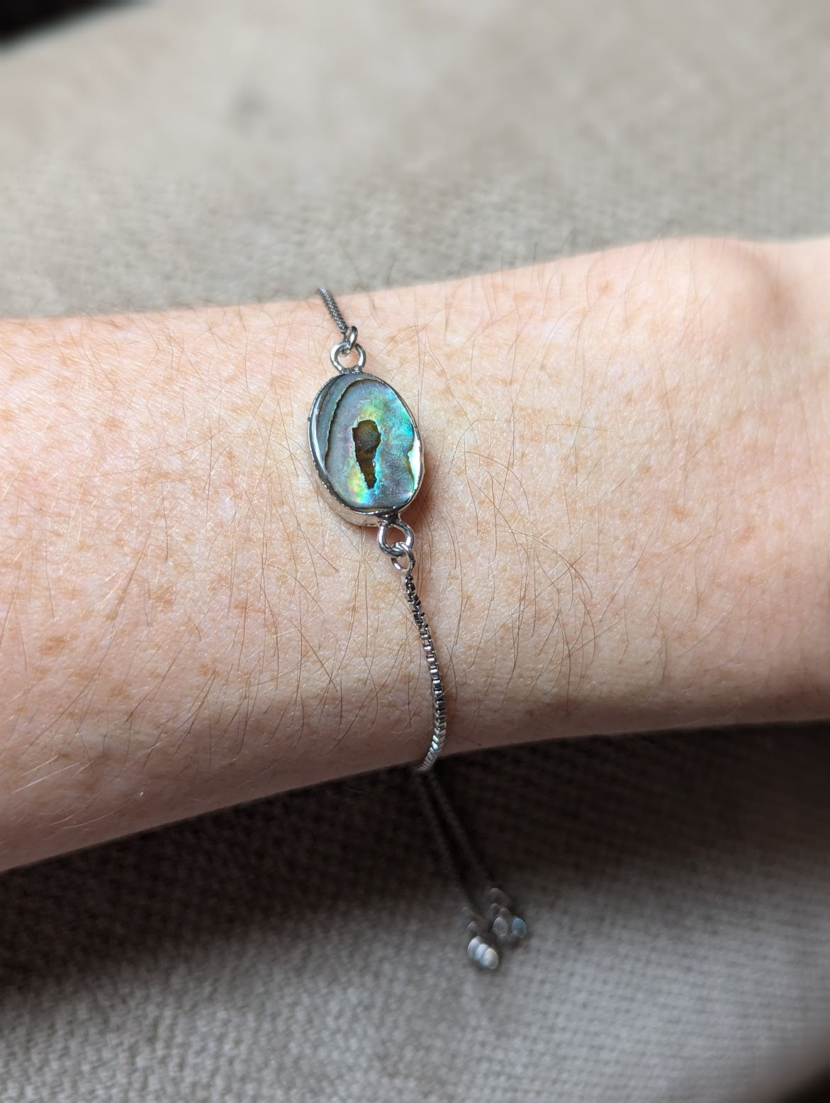 Pulsera deslizante de plata ovalada con abulón