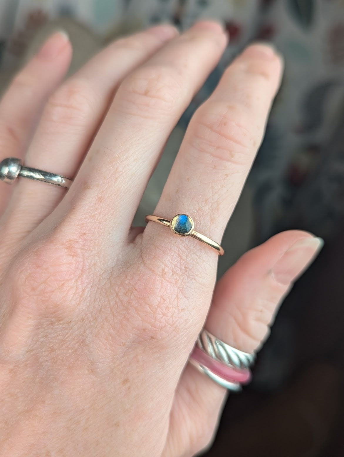 Anillo apilable de labradorita de 5 mm y 14 kGF (varios tamaños disponibles)