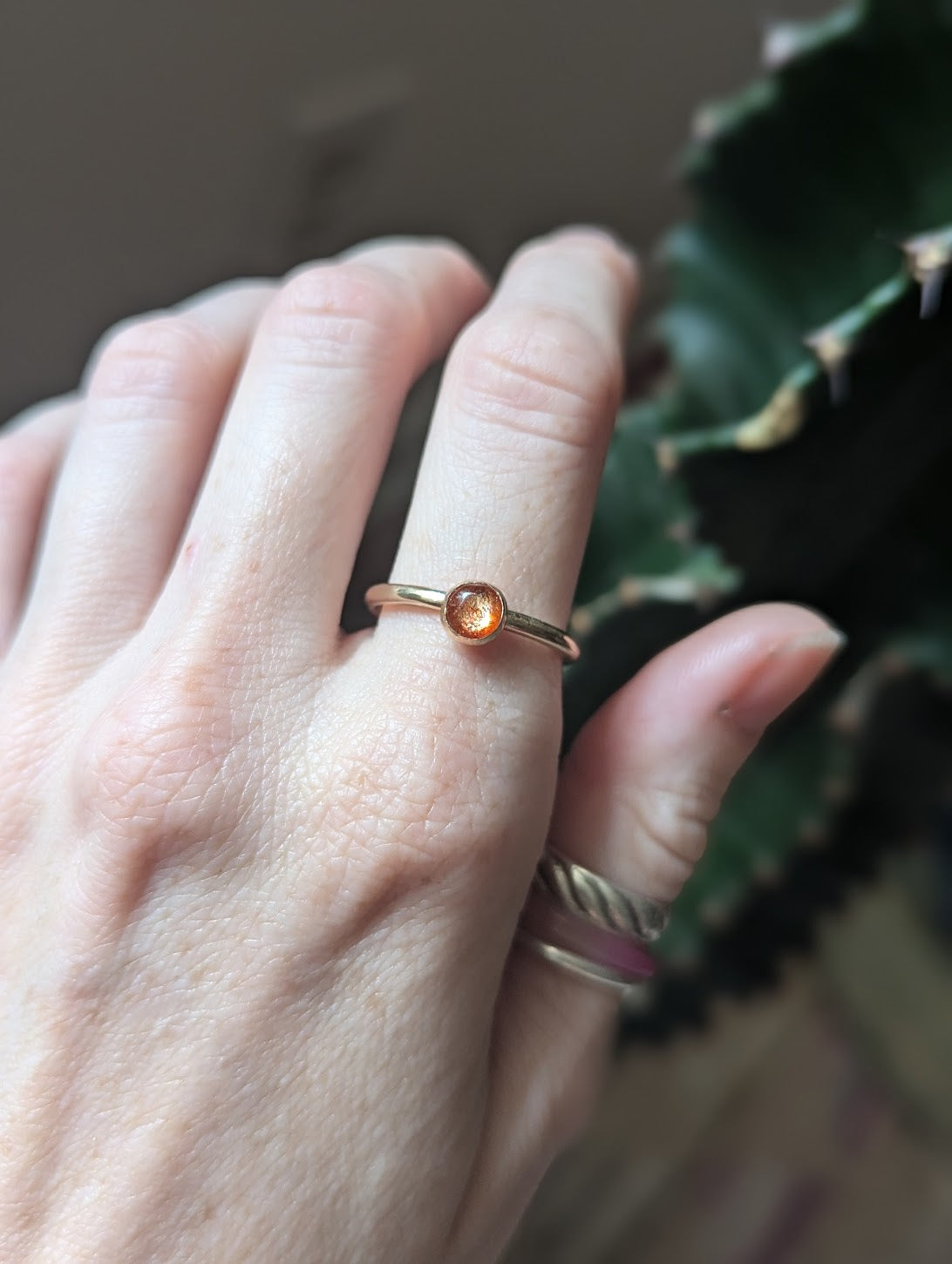 Anillo apilable de piedra solar de 6 mm y 14 kGF MTO (varios tamaños disponibles)