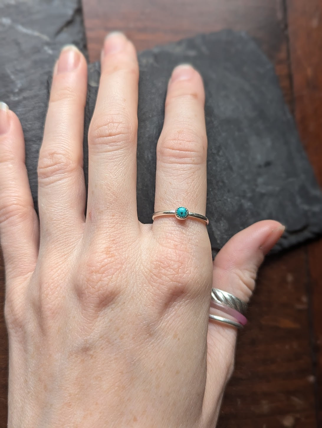 Anillo apilable de plata de ley turquesa de 4 mm (MTO) (varios tamaños disponibles)