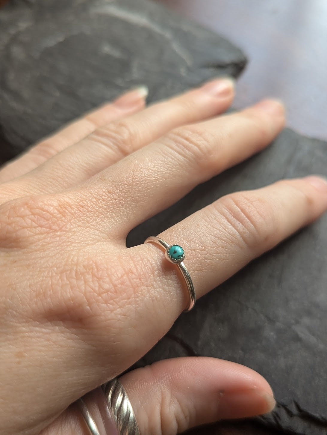 Anillo apilable de plata de ley turquesa de 4 mm (MTO) (varios tamaños disponibles)