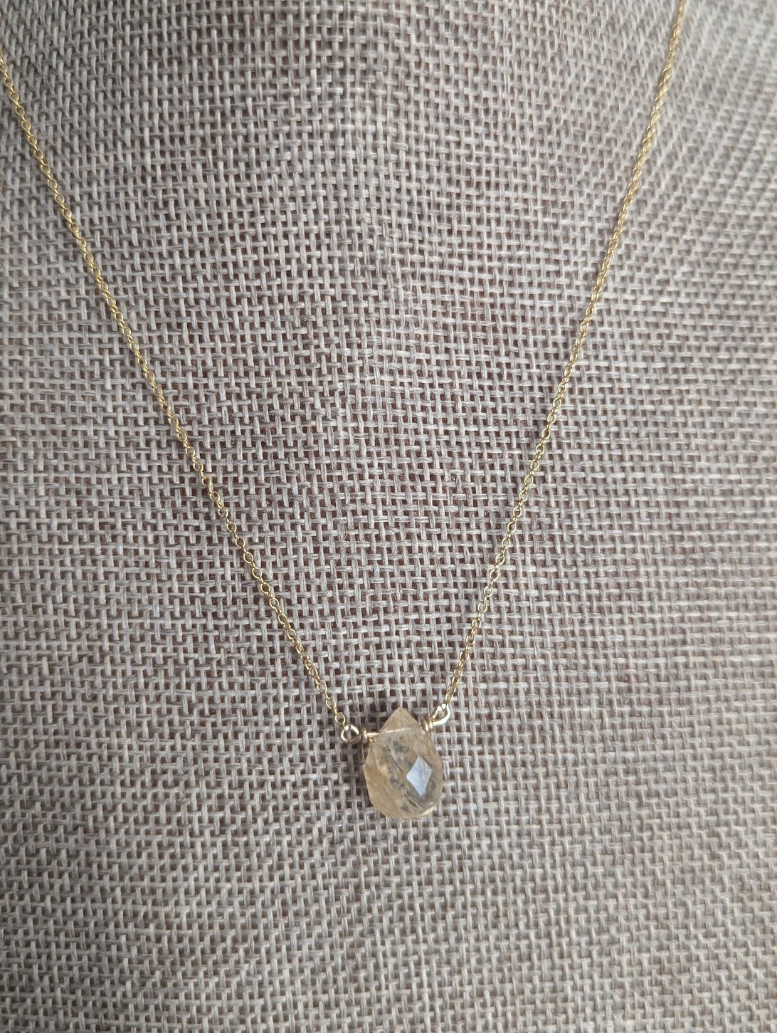 Collar de lágrima de rutilo dorado de 14 kGF mto