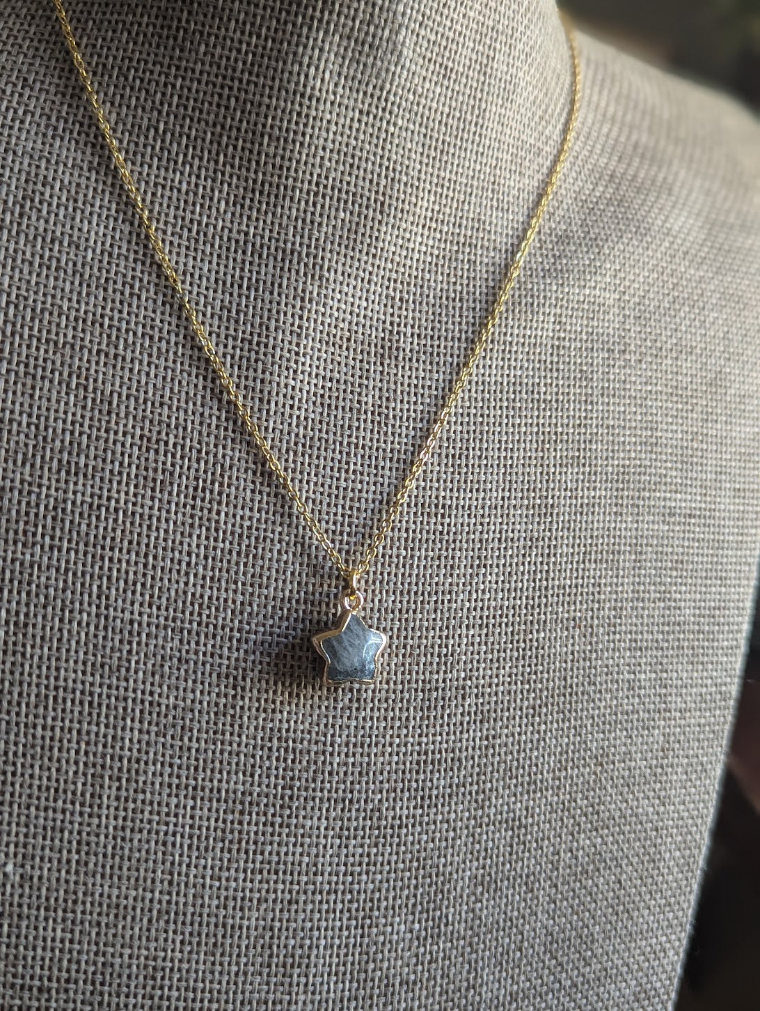 Collar de oro con estrellas de piedras preciosas (3 opciones de piedras)