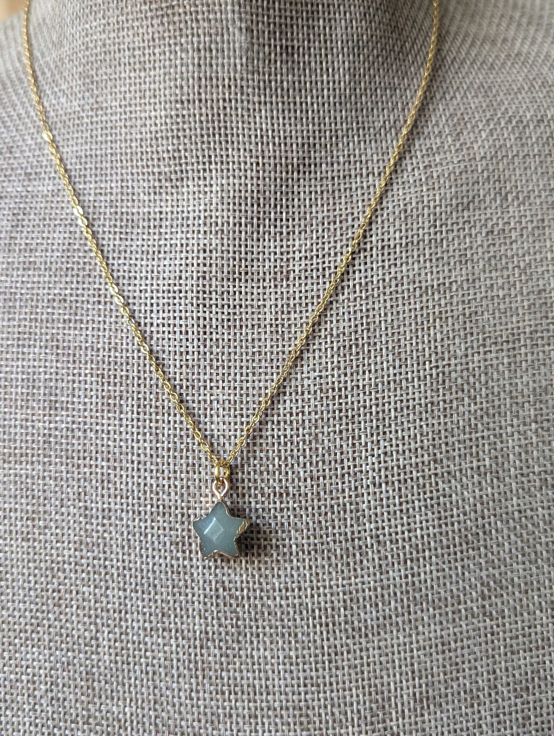 Collar de oro con estrellas de piedras preciosas (3 opciones de piedras)