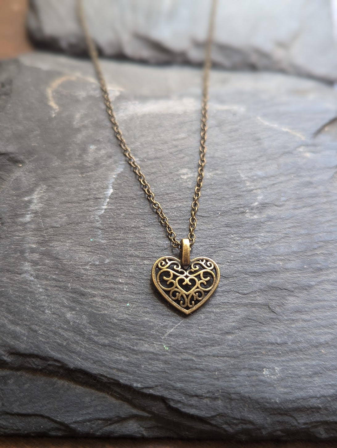 Collar de corazón de latón