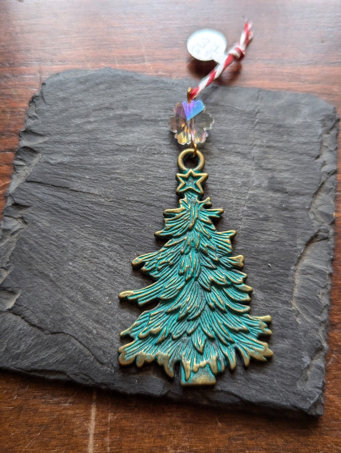 Adorno navideño de latón patinado para árbol de Navidad