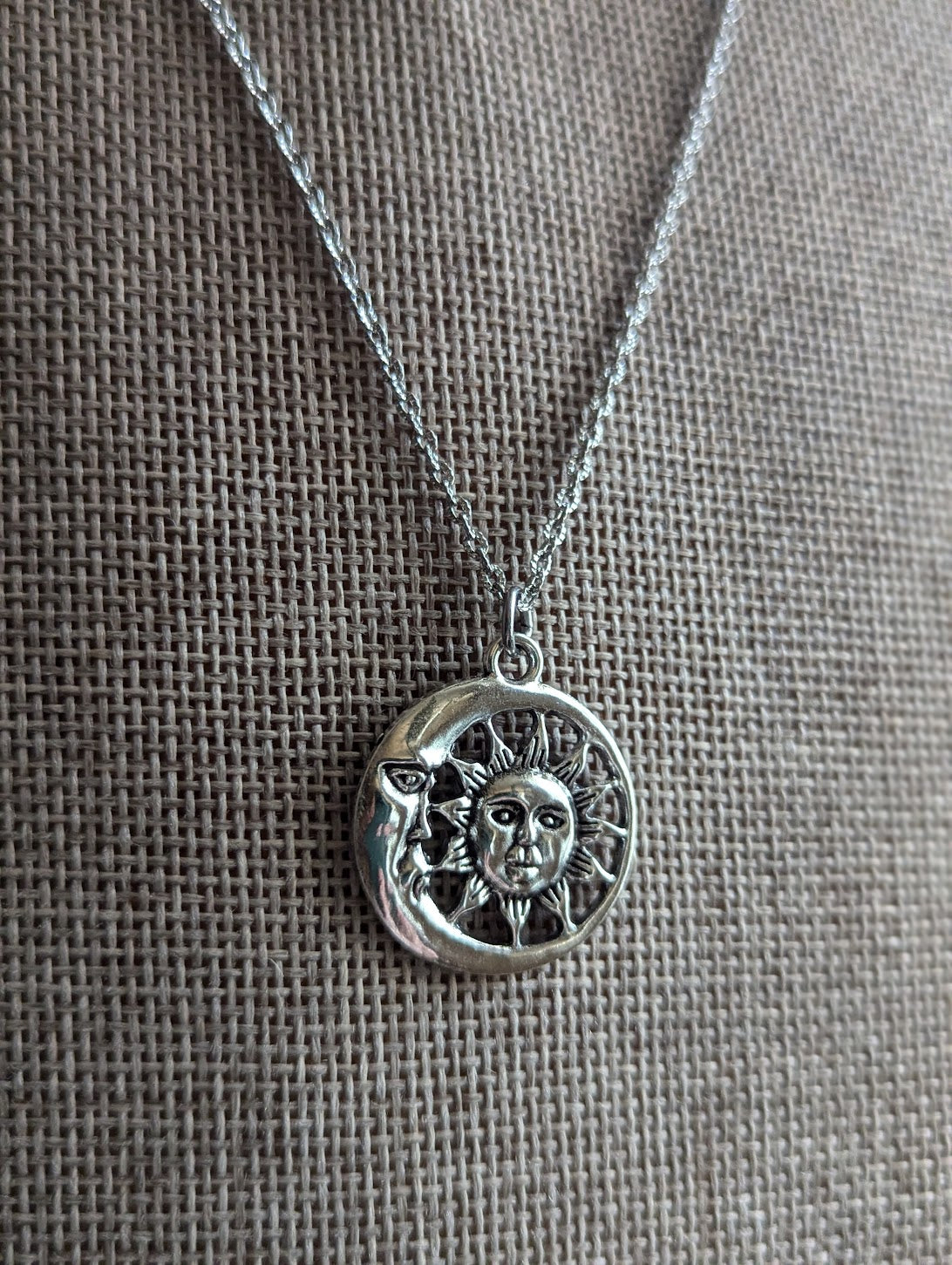 Collar de plata Sol y Luna