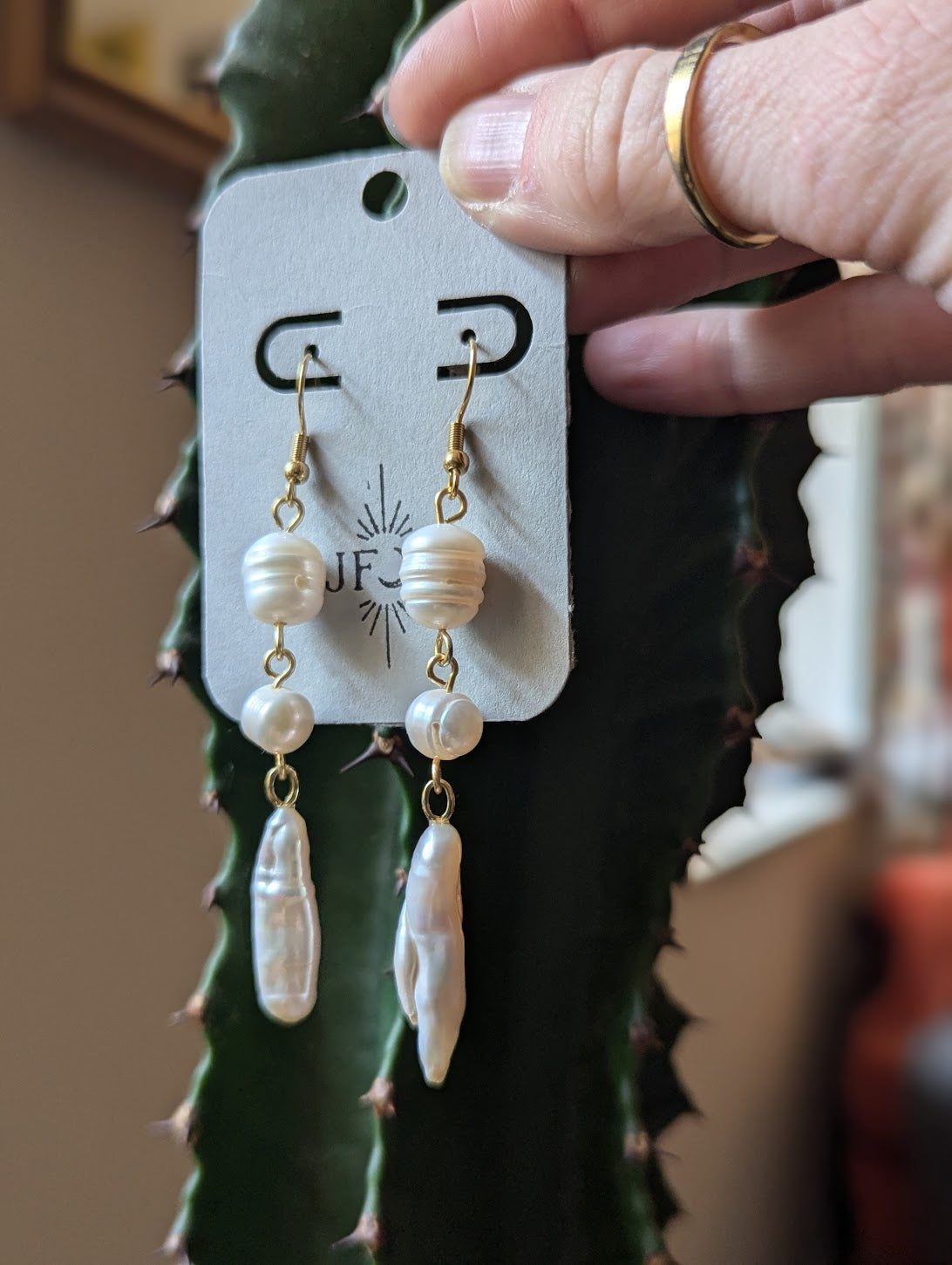 Pendientes de oro con trío de perlas de agua dulce