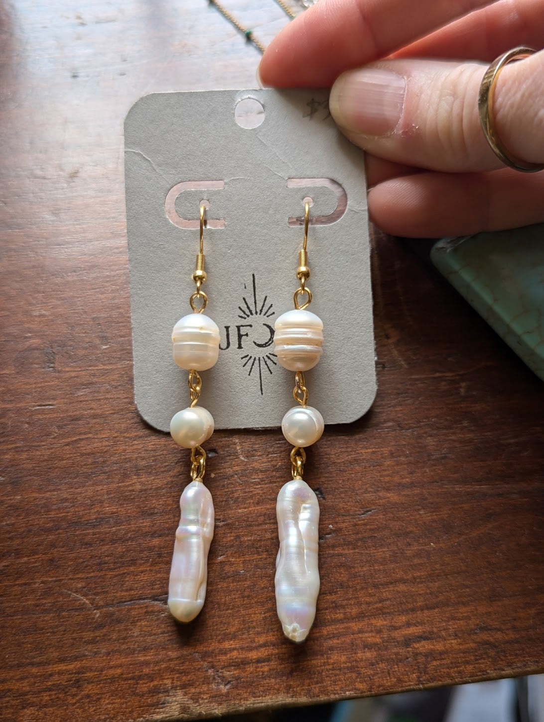 Pendientes de oro con trío de perlas de agua dulce