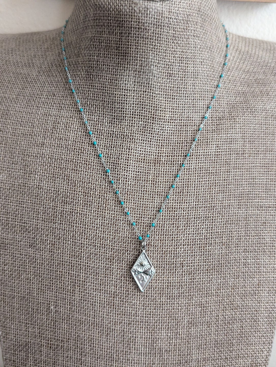 Collar de plata y turquesa con sol, luna y montaña de diamantes