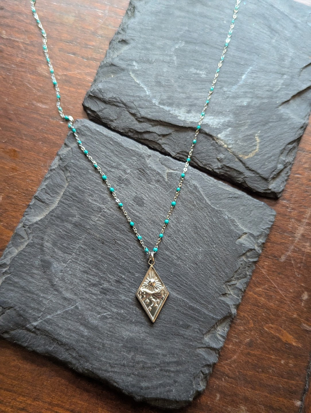 Collar de plata y turquesa con sol, luna y montaña de diamantes