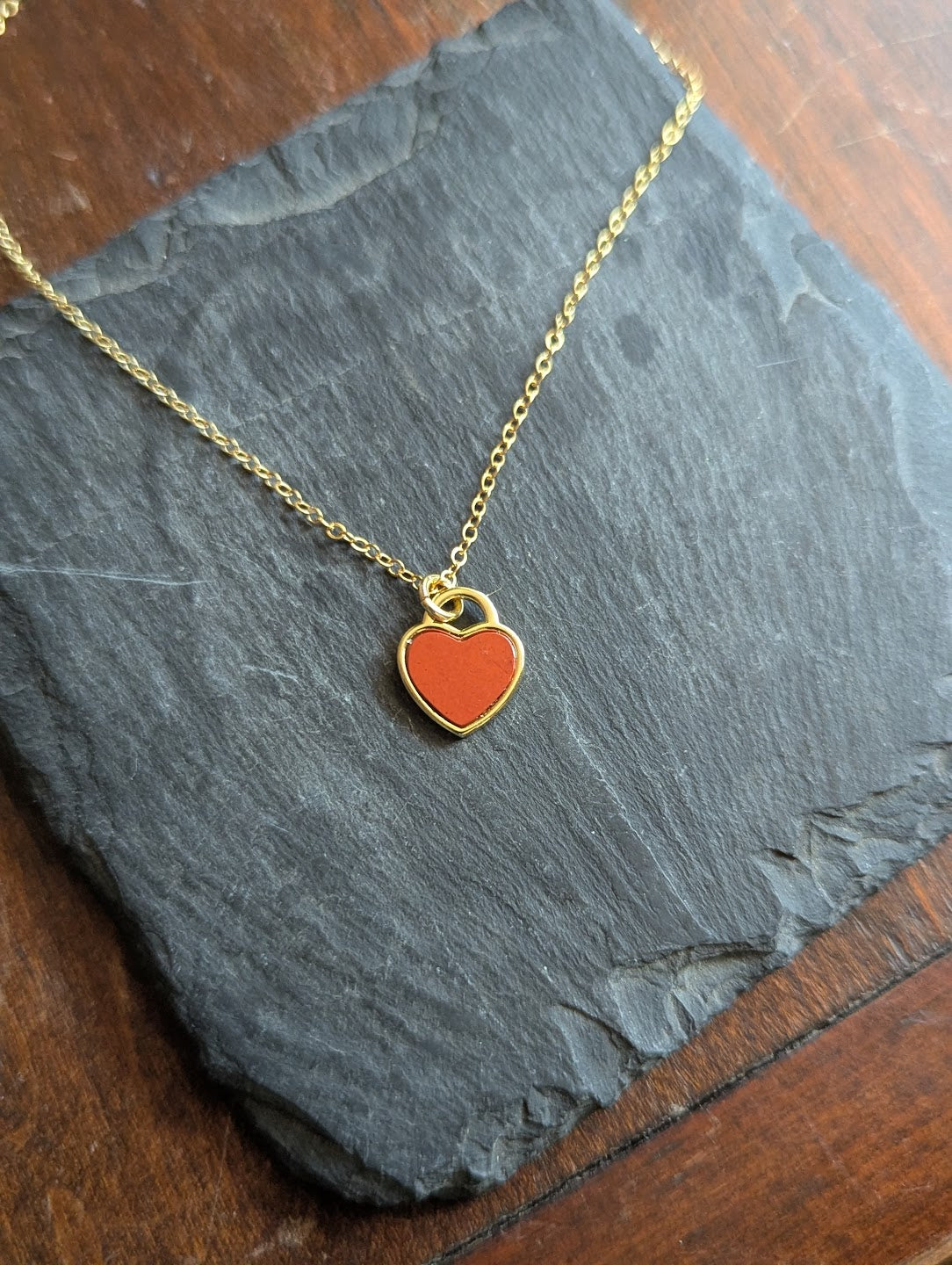 Collar de corazón de jaspe rojo de 14 kgf