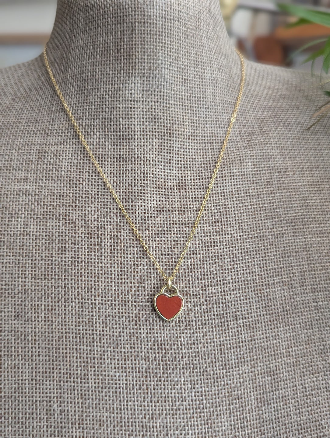 Collar de corazón de jaspe rojo de 14 kgf