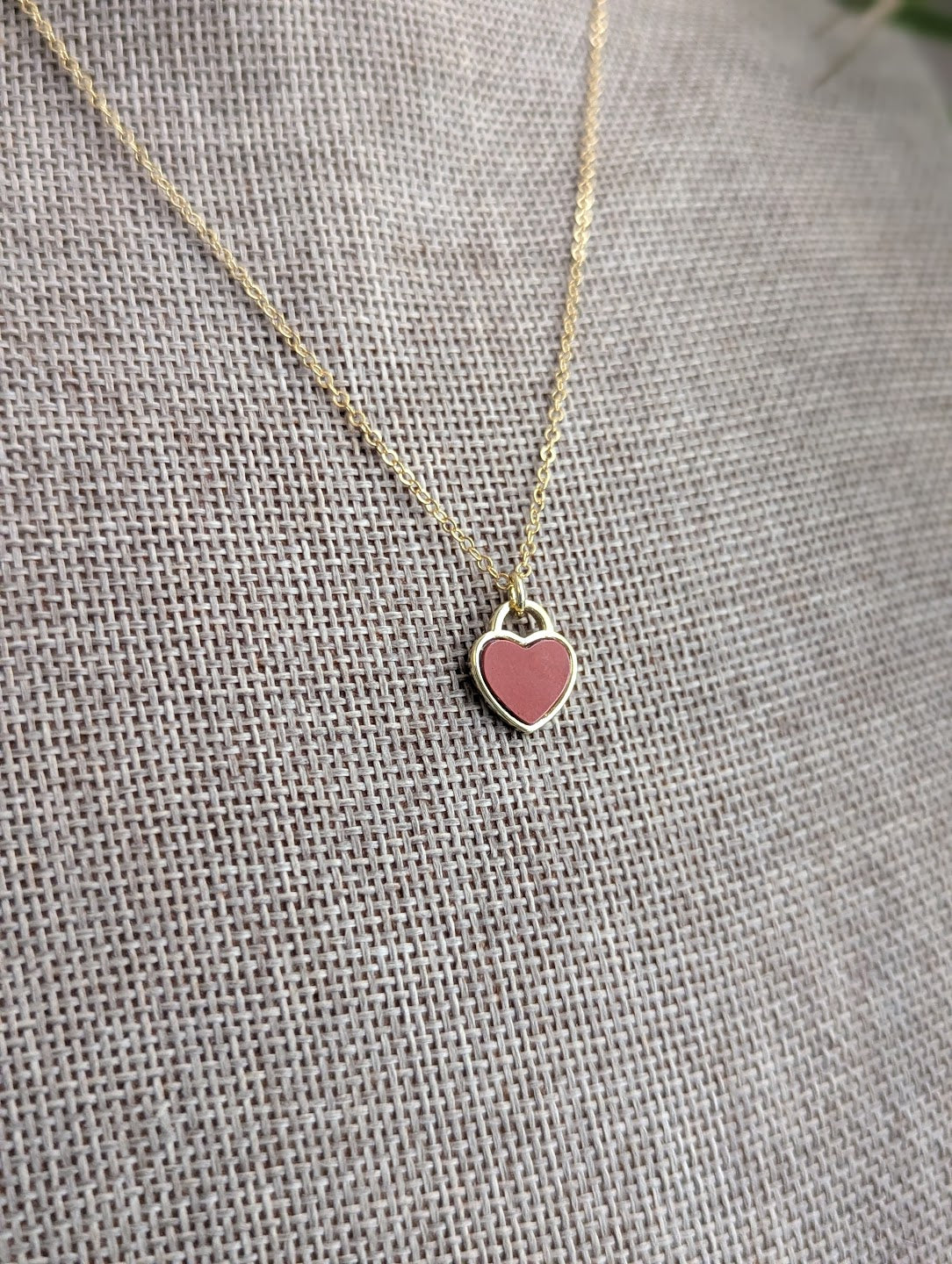 Collar de corazón de jaspe rojo de 14 kgf
