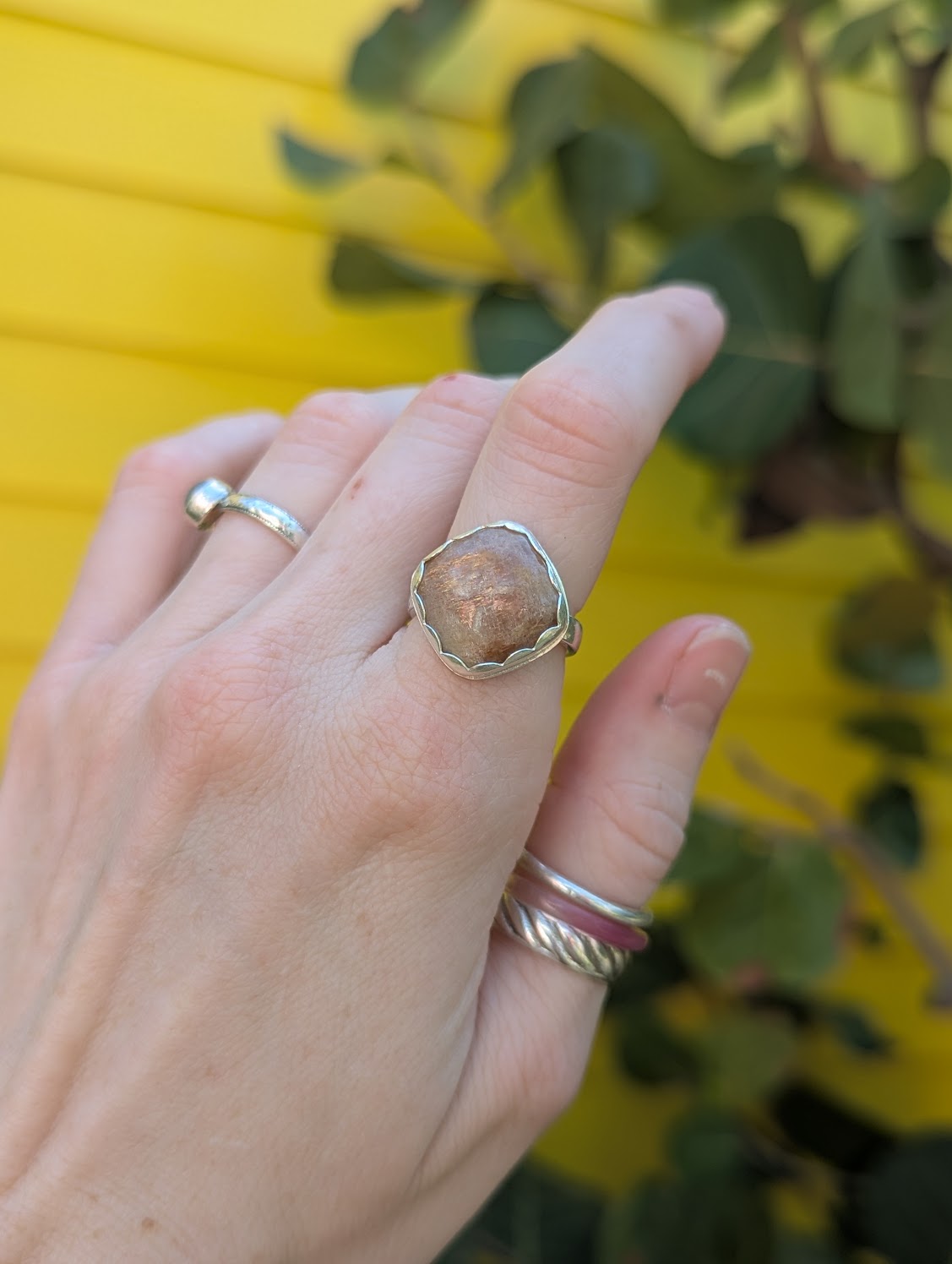 Anillo de plata de ley con piedra solar cuadrada - Talla 7