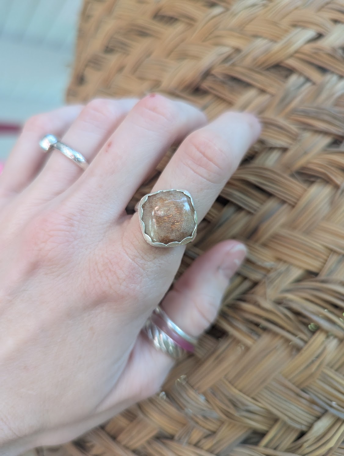Anillo de plata de ley con piedra solar cuadrada - Talla 7