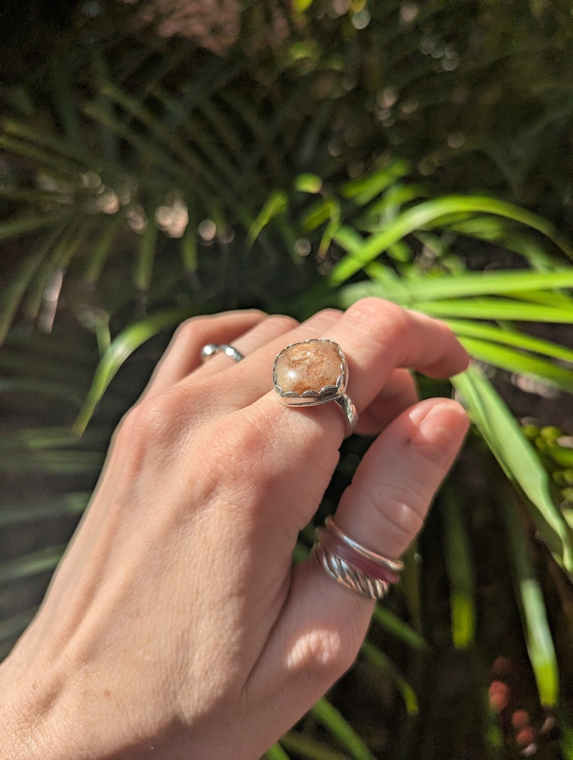 Anillo de plata de ley con piedra solar cuadrada - Talla 7