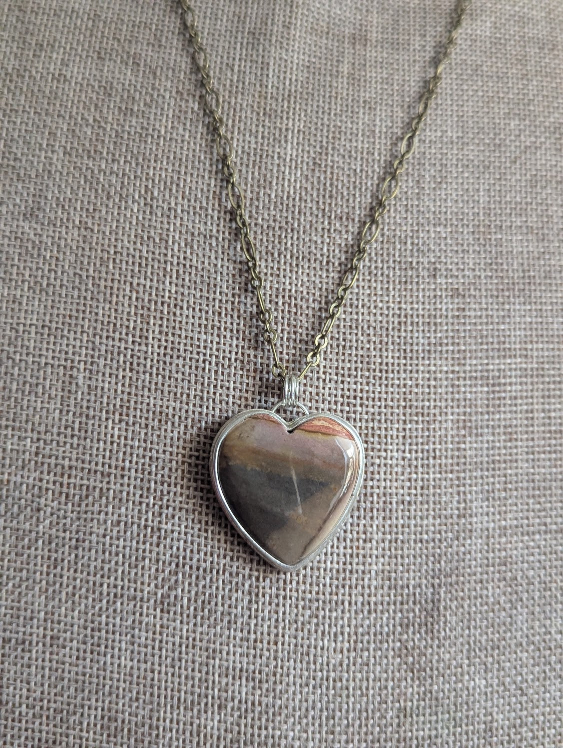 Collar de metal mixto con corazón policromado n.° 2