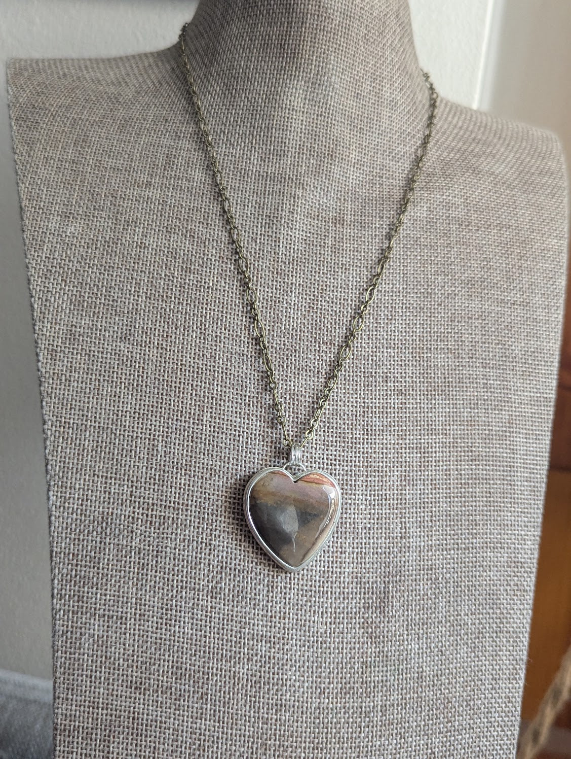 Collar de metal mixto con corazón policromado n.° 2