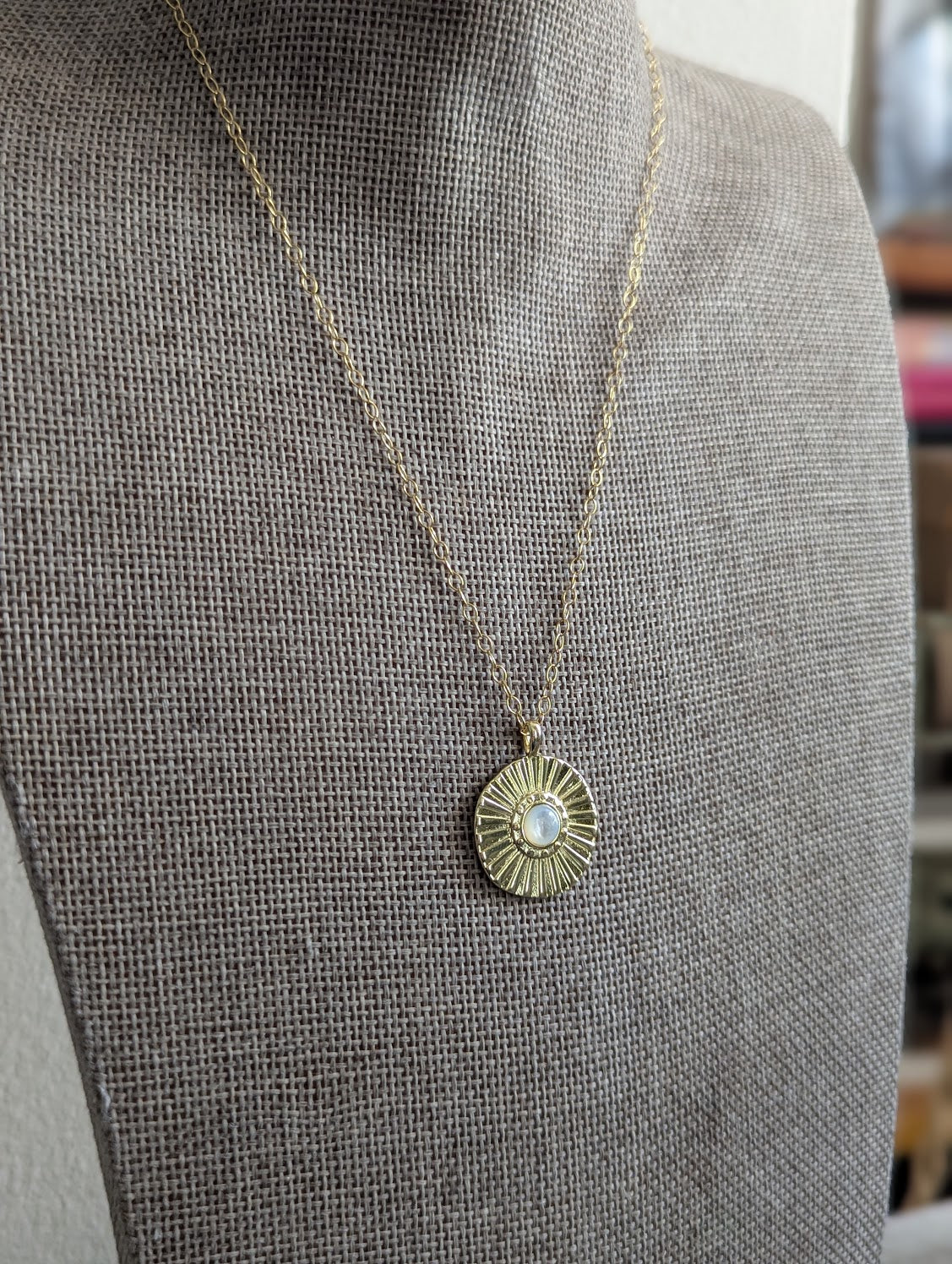 Collar de perla de sol de 14 kGF