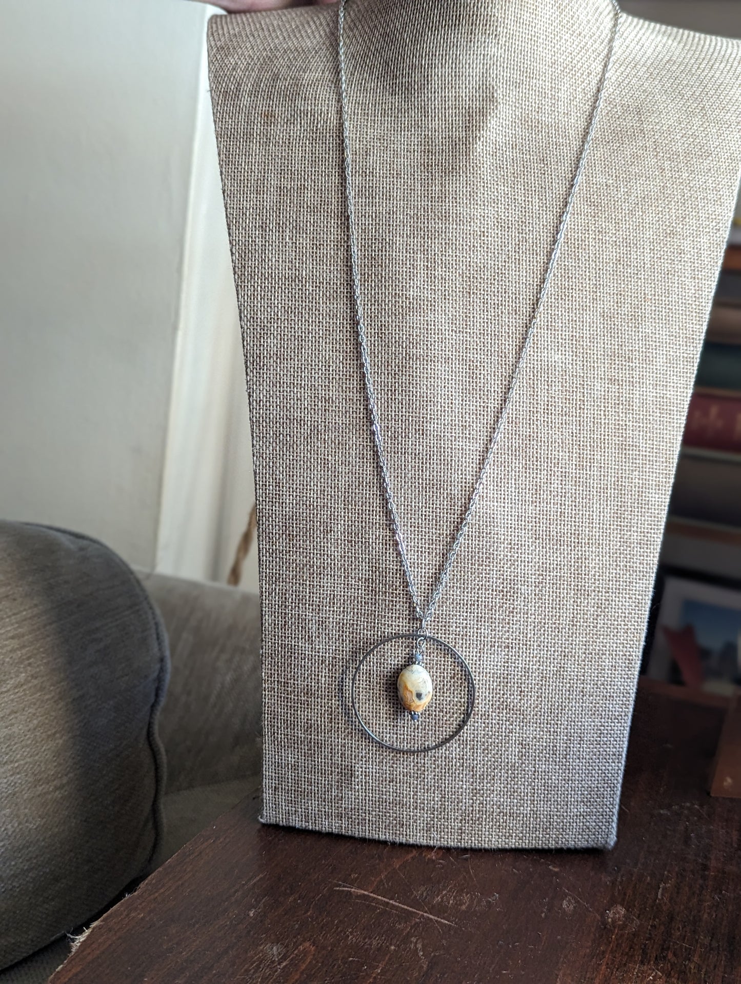 Collar de plata con lazo de ágata de encaje loco