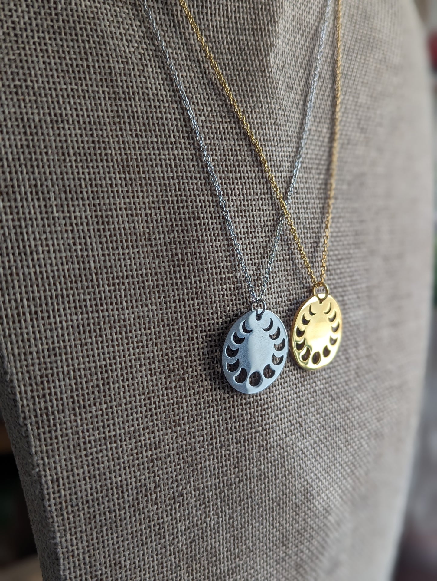 Collar talismán de fase lunar (oro o plata)