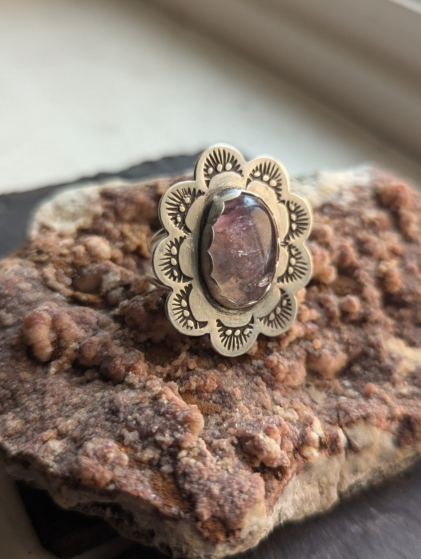 Anillo de plata de ley con flor de fluorita - Talla 7.5
