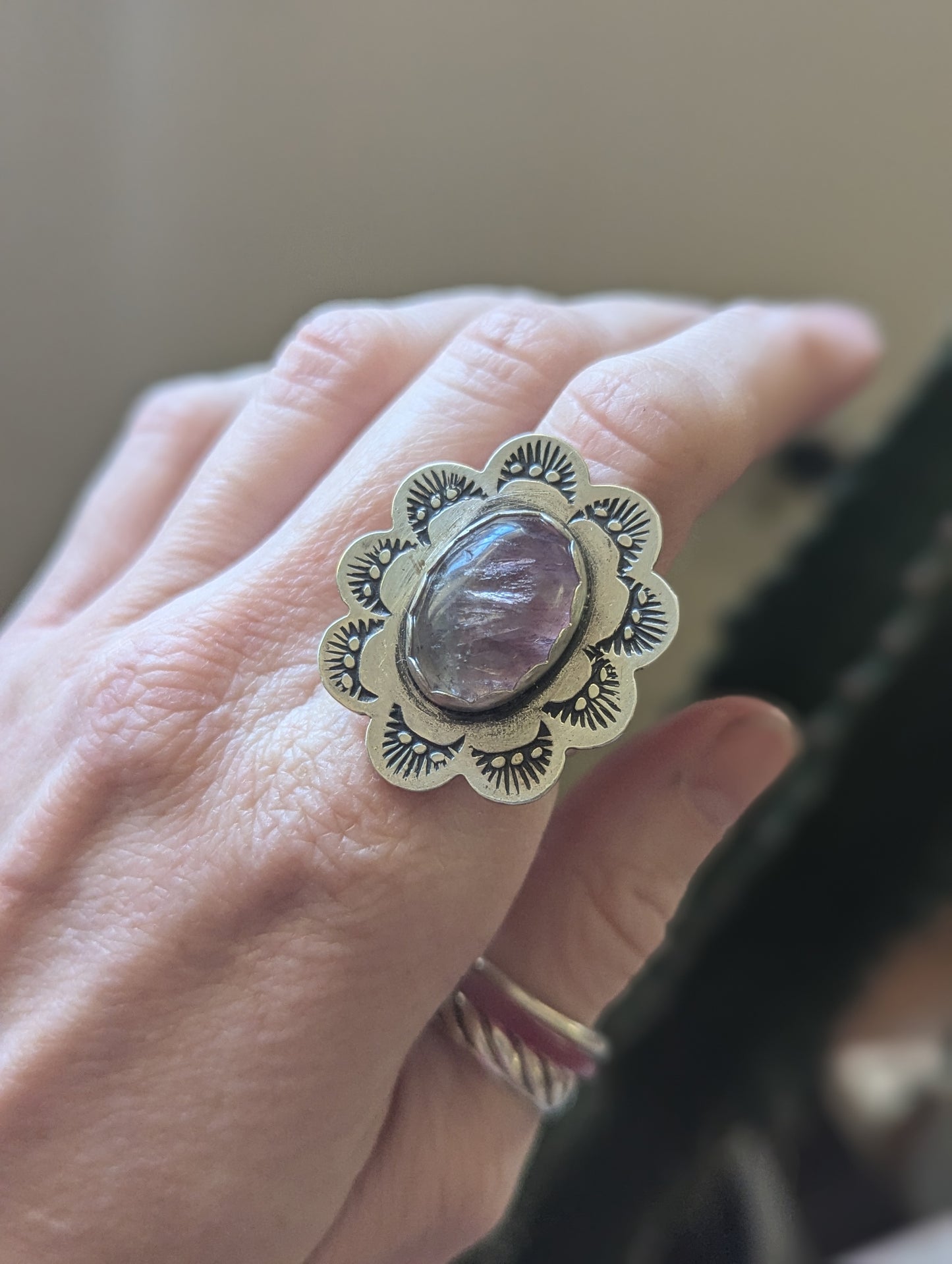 Anillo de plata de ley con flor de fluorita - Talla 7.5