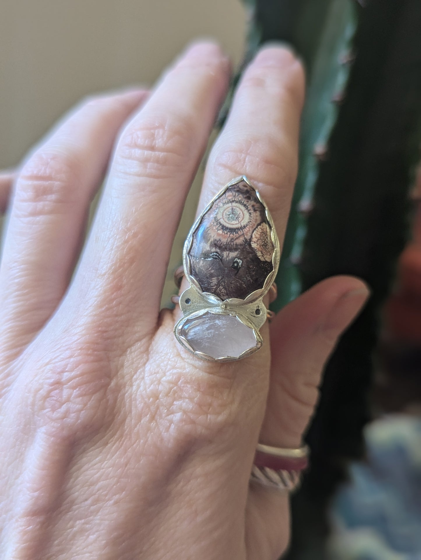 Anillo de plata de ley con riolita y calcedonia lavanda - Talla 7