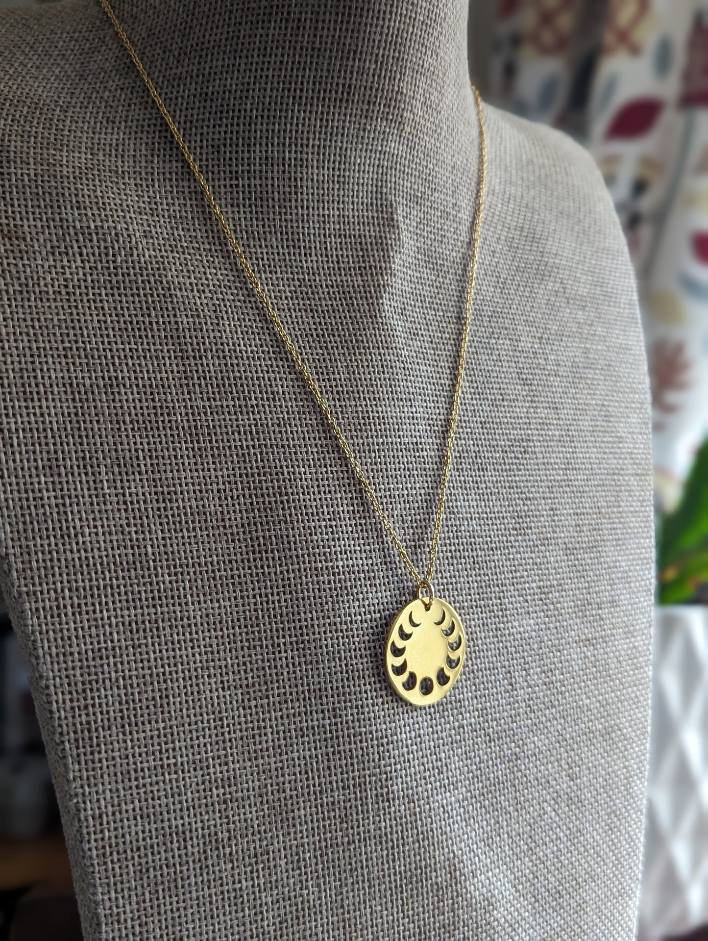 Collar talismán de fase lunar (oro o plata)