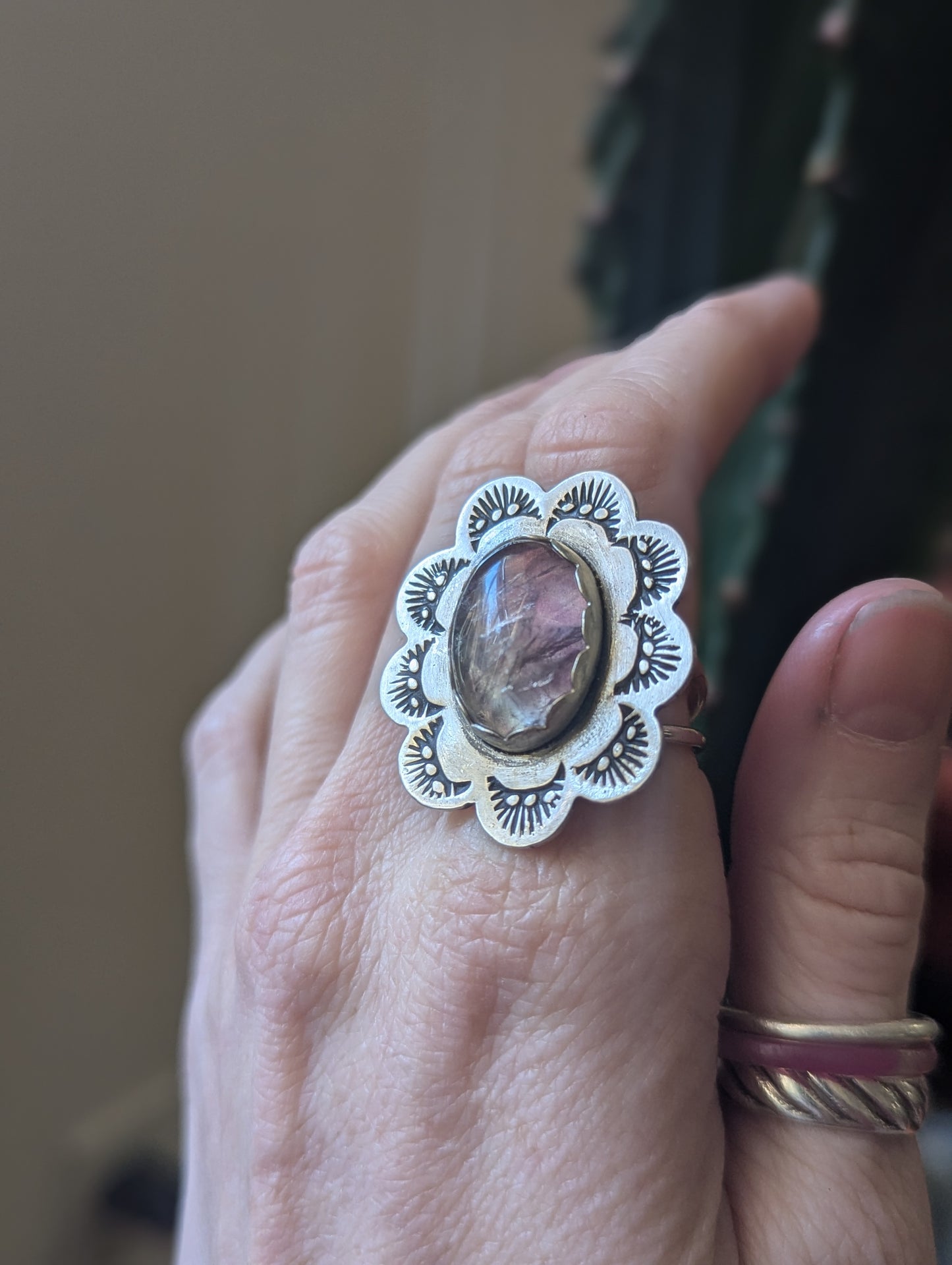 Anillo de plata de ley con flor de fluorita - Talla 7.5