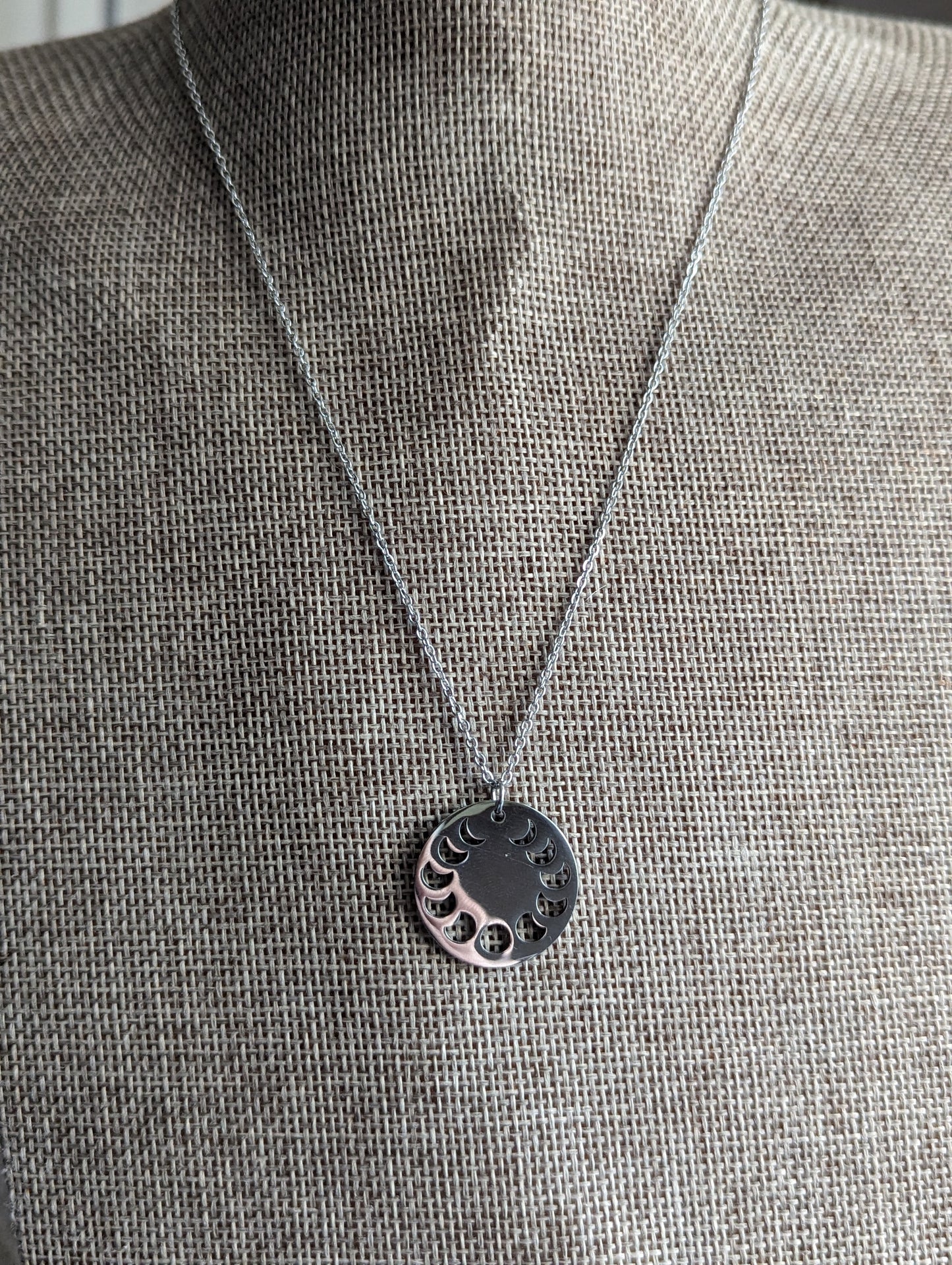 Collar talismán de fase lunar (oro o plata)